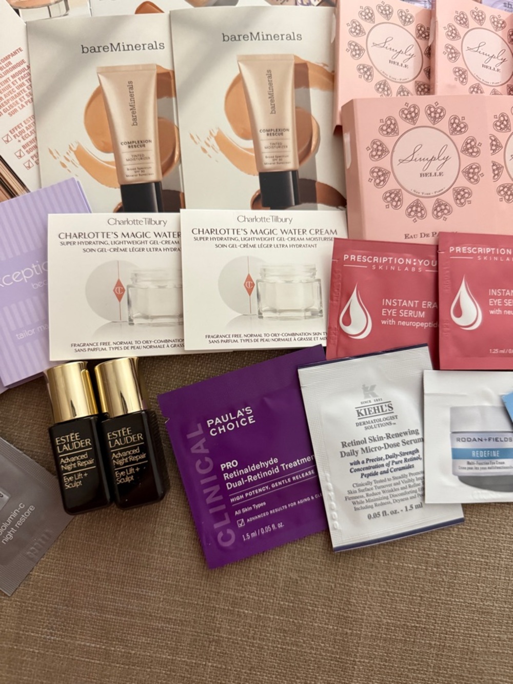 ๐ Assorted Beauty Samples Bundle - Picture 5 of 9